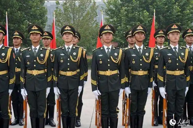 人民网记者走进三军仪仗队讲述特殊部队的故事
