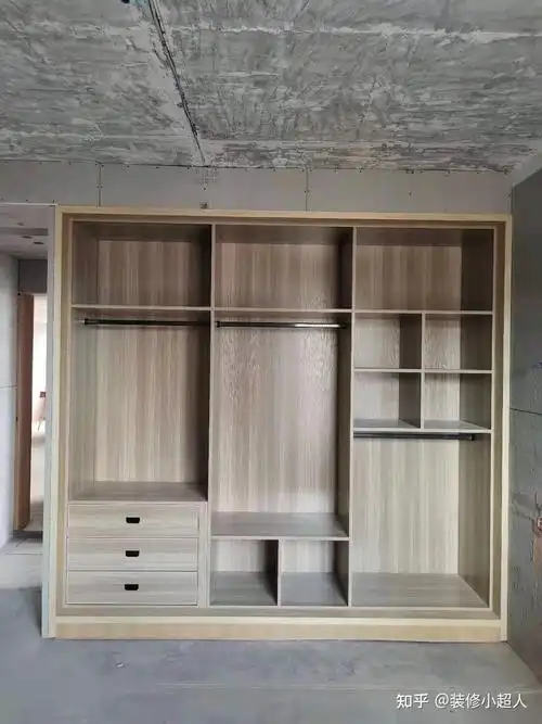 宁波长丰景苑小区木工定制现场 || 房间内定制大衣柜和窗台书柜,效果