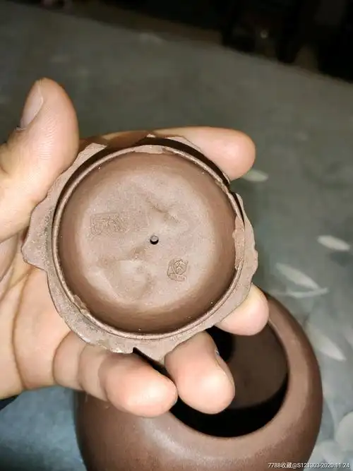 民国李宝珍制壶岩如刻山水木瓜紫砂壶