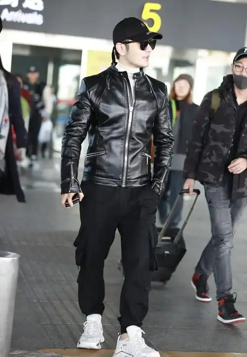 黄晓明好会穿穿皮衣走机场男人味十足戴墨镜像霸道总裁