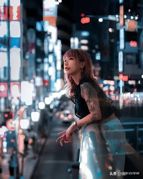 7个夜景人像摄影技巧,帮你拍出夜景大片,用光摆姿全都教