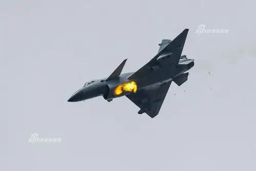 首见机炮开火!中国歼10b战斗机将参赛空中飞镖