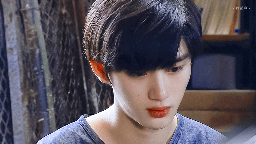 丁程鑫绝美落泪有!这种在影视表演上叫做珍珠泪吧!