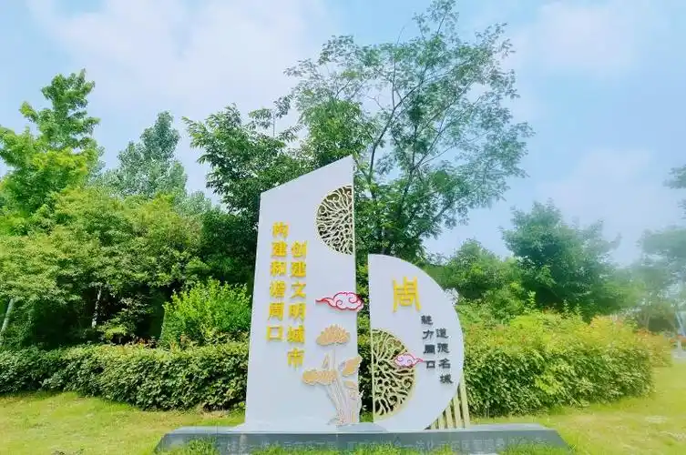 这里的风景会说话示范区公益景观小品擦亮城市文明底色