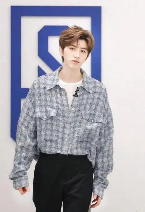 喜欢蔡徐坤的姐妹看过来,萌系男友穿搭学会这一招就够!