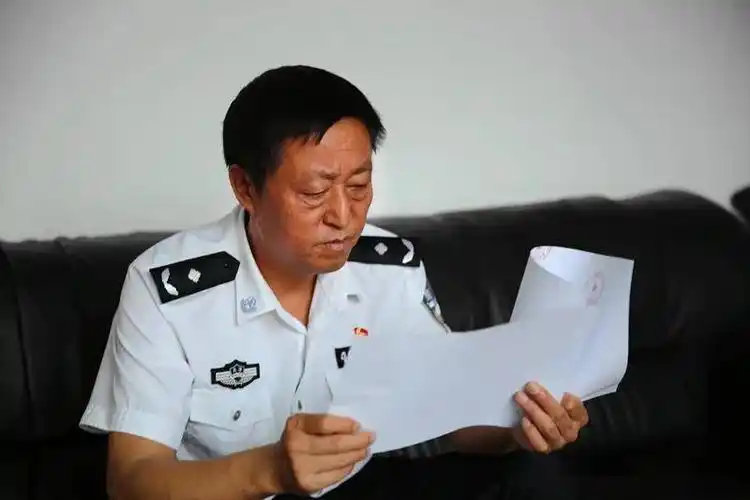 身边典型李义山永不弯曲的钢铁脊梁