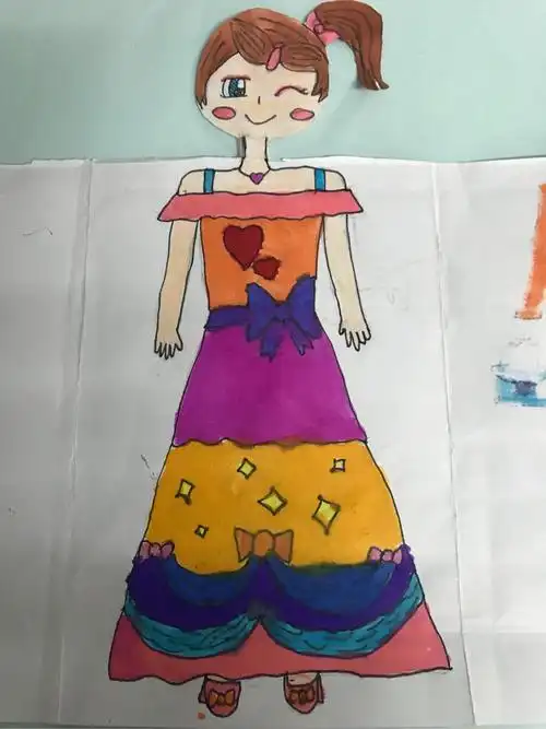 安芳小学一年级美术线上作业展1《服装变变变》