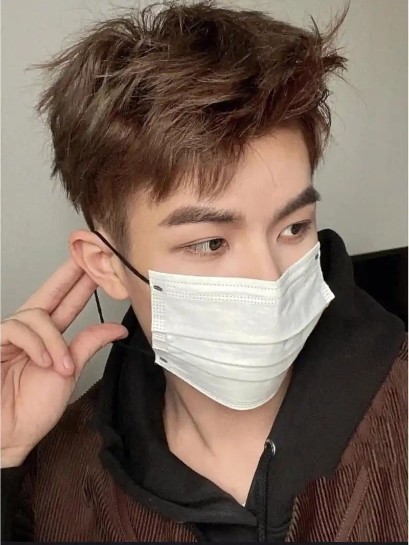 亚麻冷棕男生秋冬发色推荐  男生染发.