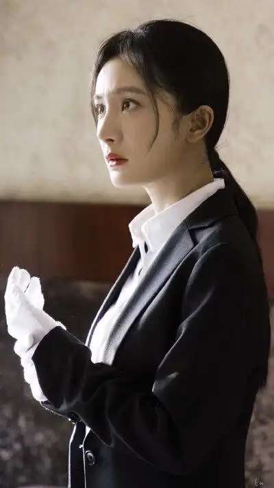 杨幂安静# 安静科长暴风前的宁静毒蛇嘶嘶地吐信危险在一步步靠近伏