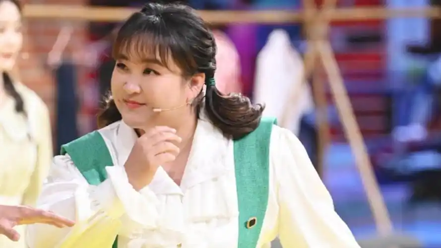 春晚老面孔丨贾玲经典小品回顾,《喜乐街》金句火遍全网,满满包袱