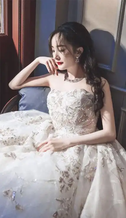676767仙气爆棚的杨幂好看的婚纱壁纸有些事情只有你一个人在