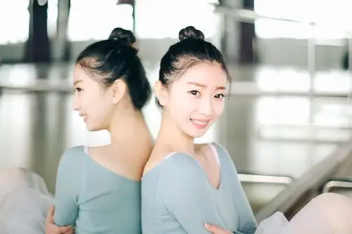 唯美小清新美女曼妙芭蕾舞姿写真