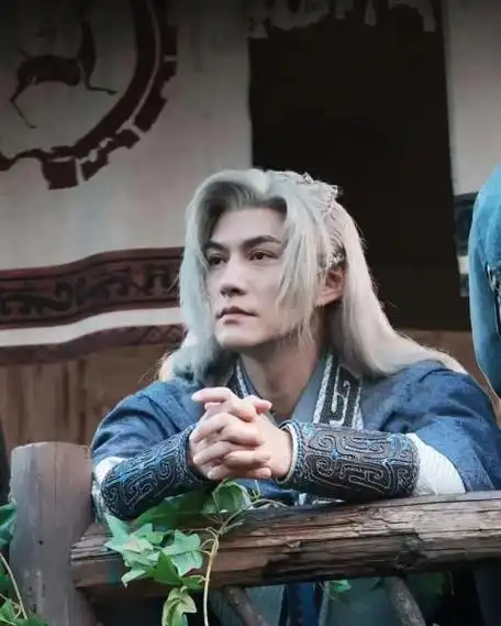 盛世美颜严屹宽:曾拒绝富婆1个亿,婚房只写老婆的名字_澎湃号·湃客