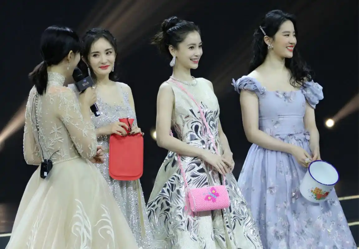 杨幂和杨颖的三次同框,杨幂赢了两局!