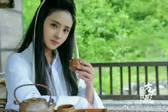 《花间提壶方大厨》里的小厨娘,尚雯婕旗下的元气少女蒋佳恩!