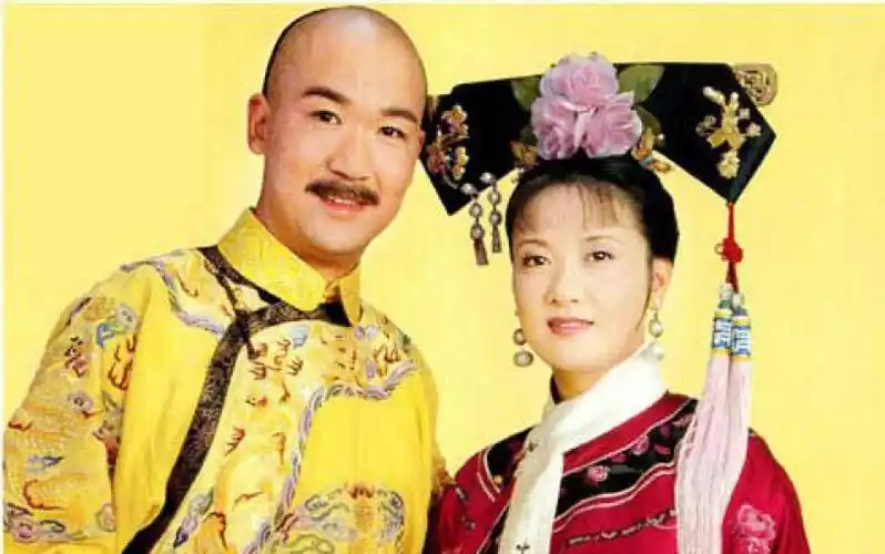 《康熙微服私访记》是由宋文扬执导的古装剧情题材电视剧,张国立,邓婕