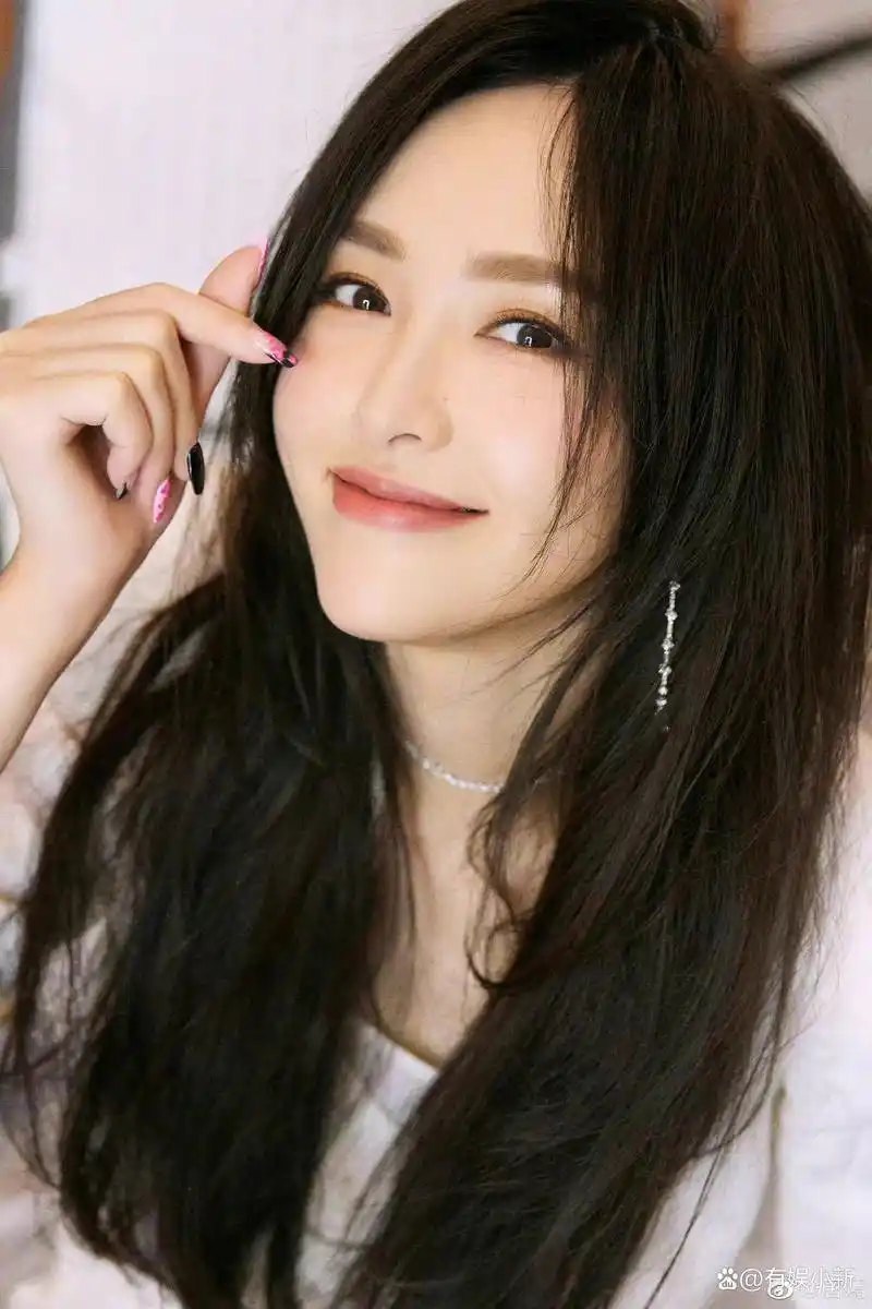 唐嫣嘟嘴随拍,嘟嘴好萌好可爱,糖糖含糖量好高