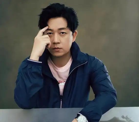 网友评论让潘粤明坐不住了,回复说谁退圈了我只是胖了,笑死_腾讯新闻