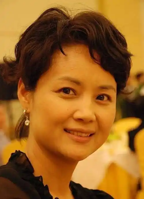 她的颜值不输刘晓庆,曾被陈道明多次追求,如今时尚犹存_茹萍_剧中