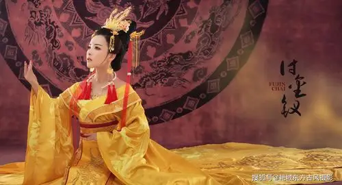 宫廷女皇的气质风范,快来领略一番