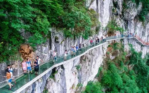 碧波万顷山雾缭绕人文景观丰富就在武汉附近