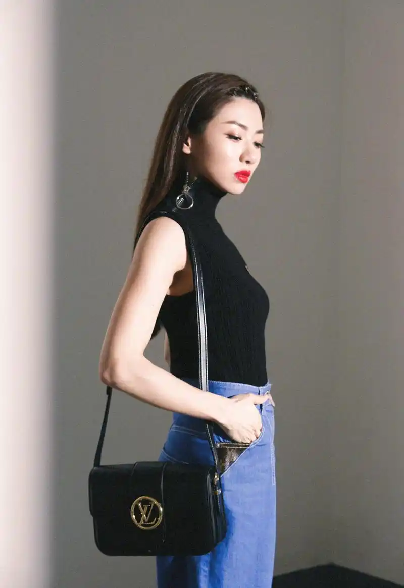 程晓玥优雅甜酷写真图片19