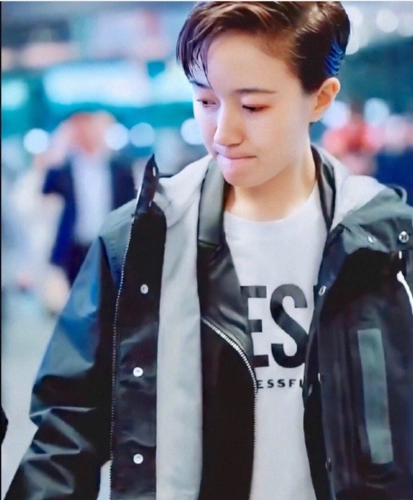 原创焦俊艳顶置悼念高以翔微博现身机场眼睛红肿疑对王沥川意难平