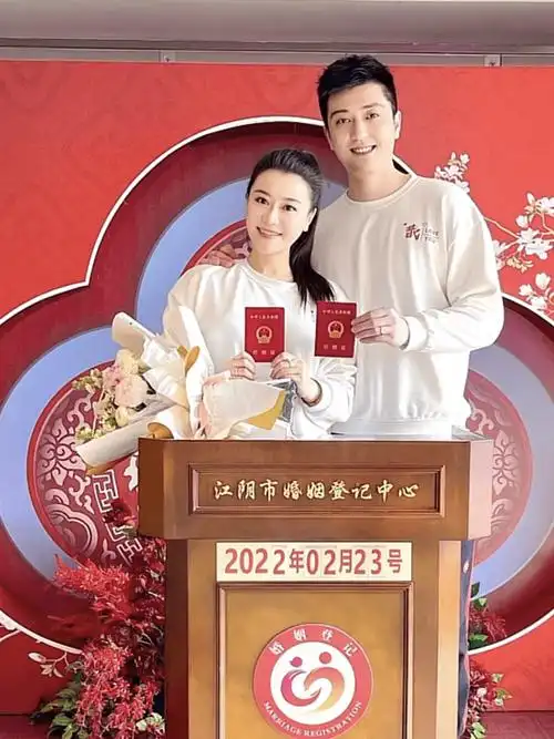 上海电视台美女主持王冰皓嫁运动员男友!