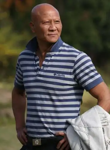 计春华去世,火化前妻子哭的伤心欲绝,她的身世却至今是个谜