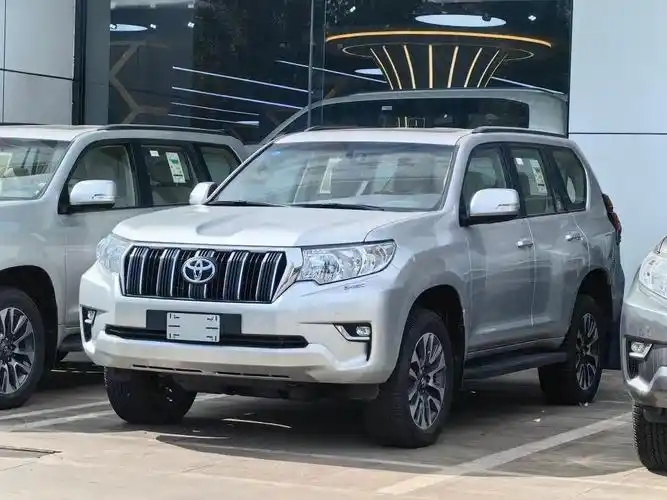 23款丰田霸道4.0lv6现车手续齐52万起售可分期