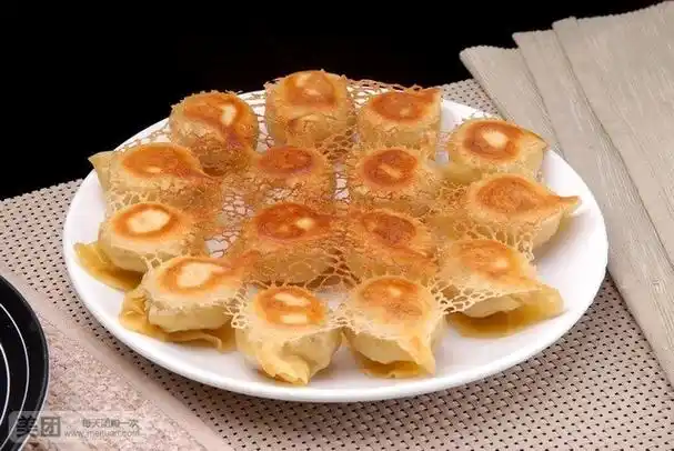 菜团:14元/份 黑椒排骨:68元/份 红豆糯米饼:14元/份 黄金冰花煎饺:28