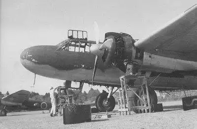 96 陆攻 g3m 轰炸机飞行前地面维护