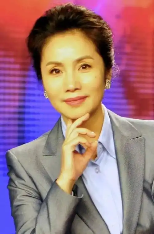 回顾央视徐俐:带儿子再婚恩爱幸福,儿子在结婚证上留言让她泪目