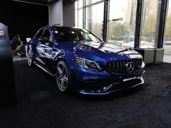奔驰c63 amg 宝石蓝/黑内 现车优惠10万元
