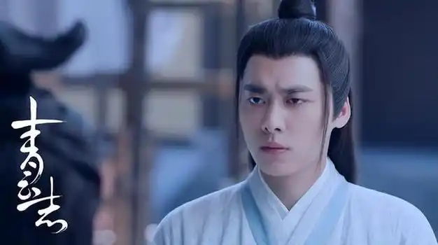 在电视剧《青云志》中,李易峰扮演的是主角张小凡,一个出身平凡却命运