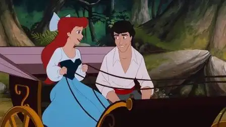 《小美人鱼》王子带艾莉儿参观城堡 两人泛舟水上