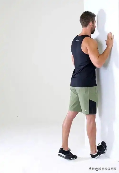小腿紧绷怎么办,七个动作充分拉伸腓肠肌|肌肉|关节|跟腱|股骨_网易订