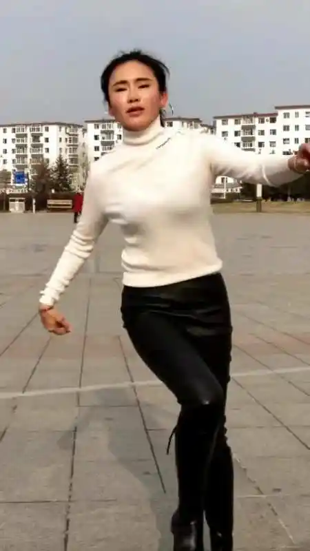 舞神丹丹曳步舞红格子丹丹曳舞-全民小视频