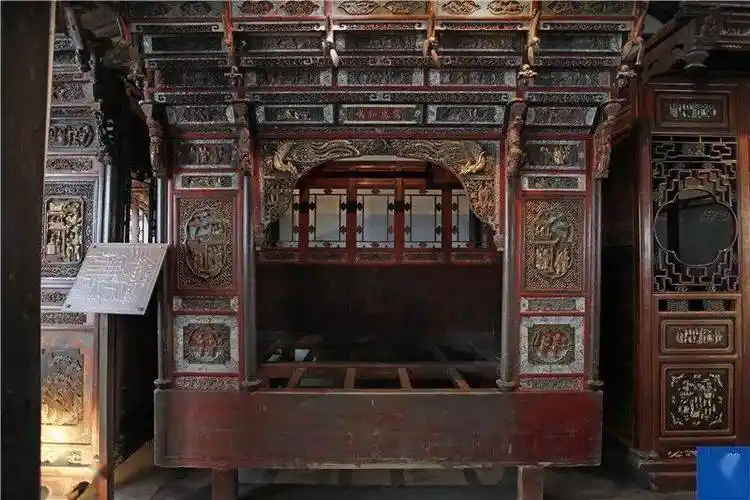 江南古镇乌镇探秘百床馆里价值连城的清朝雕花木床