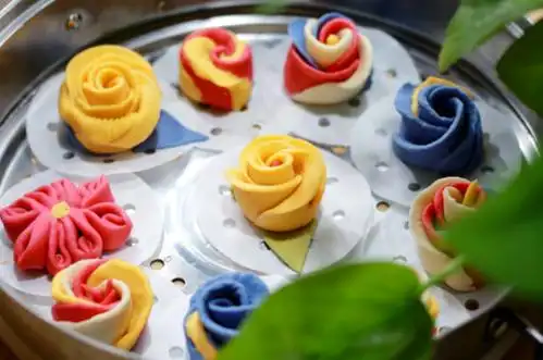 做面点敬老人 社区花式庆祝母亲节