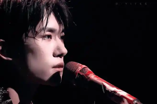 易烊千玺玊尔演唱会视频