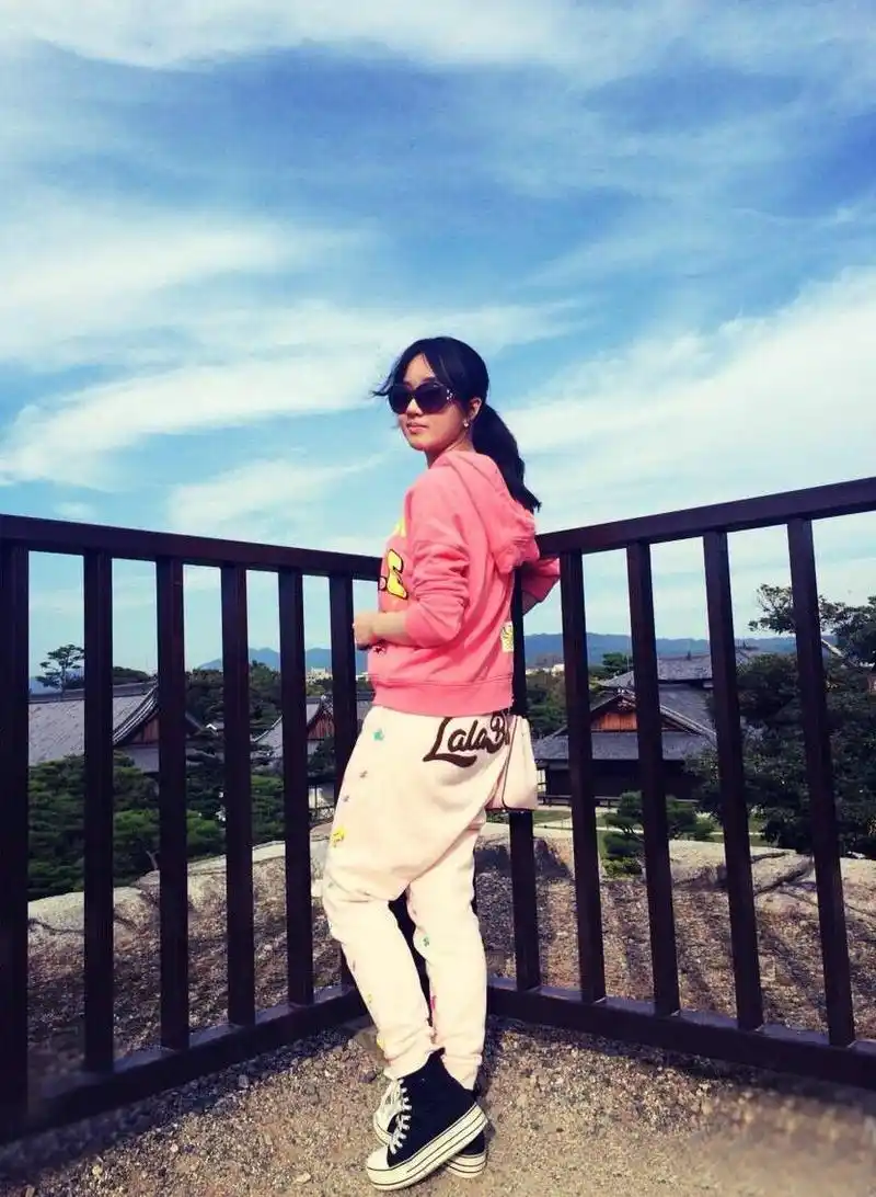 孟非的女儿名叫孟星亚,小名苹果,目前在南京外国语学院读书,孟非女儿