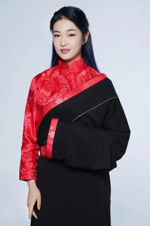 藏族女歌手德德个人资料 青海歌手德德的个人简历 - 歌词译