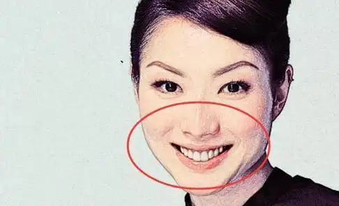 嘴角弯的女人面相好不好 嘴角下弯图片