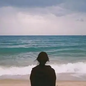 微信情侣头像一男一女两张分开背影图片_情侣头像_美头网