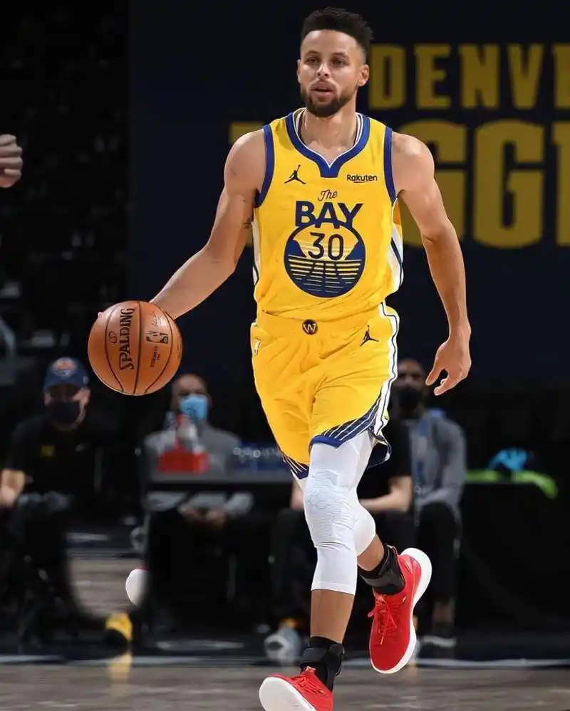 萌神不止于三分,把联盟顶尖防守者遛到脱水,库里最强能力是什么