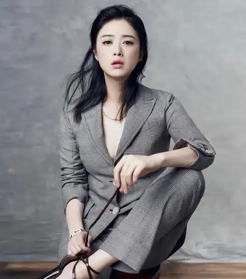 "演技好情商低"的蒋欣,与昔日姐妹分道扬镳,两人到底有何恩怨