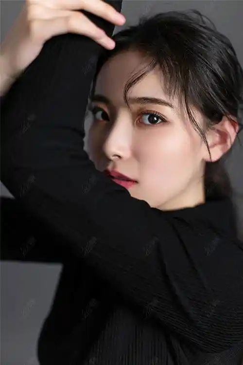 素简 时尚个人写真简约上线-婚纱照案例-全民榜单