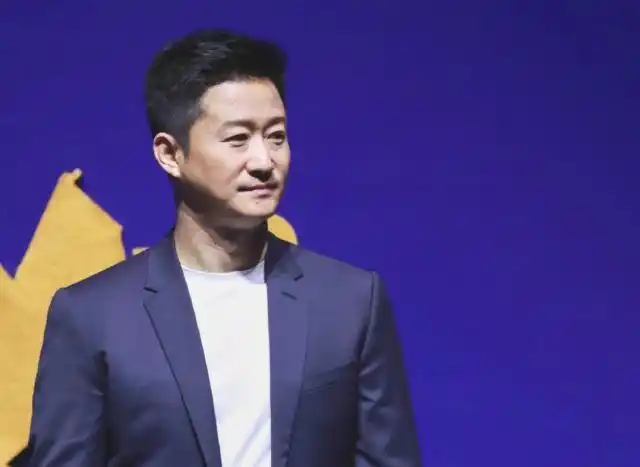 吴京家中世代习武,据说祖上还出过武状元,所以吴京小时候就开始练武