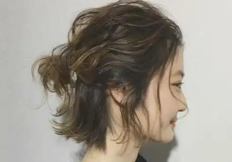 三分钟搞定五款短头发梳小辫教程 剪短发的女孩别被长扎发误导了